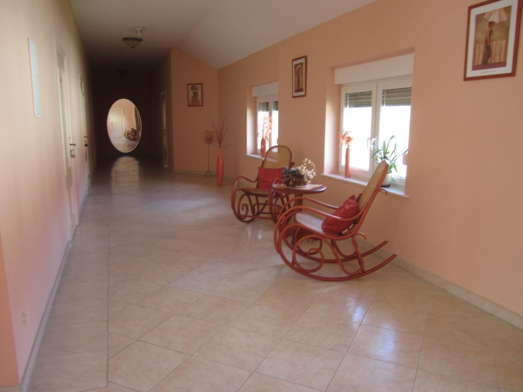 Villa Paradiso วรอตซวาฟ ภายนอก รูปภาพ